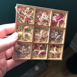 Floral Patterned Wood Button Set